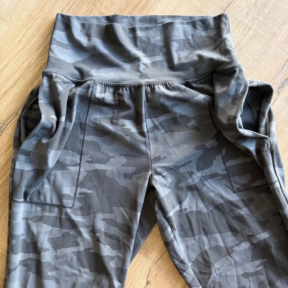 Athleta Salutation Camo Jogger Grey Black Camouflage High Waist Pants XS